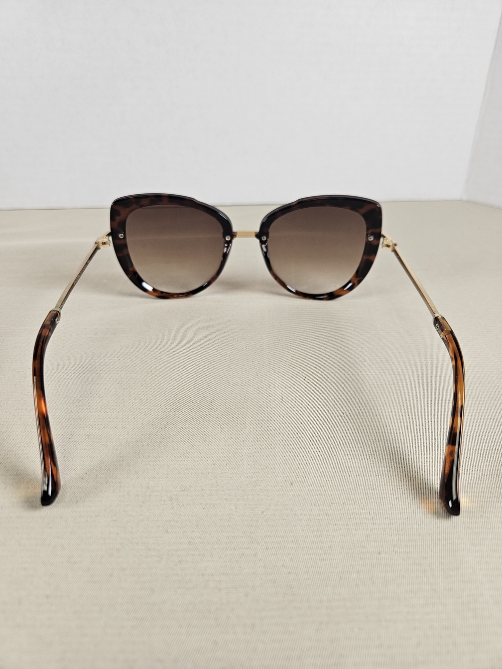 Y2K Juicy Couture Tortoiseshell Cat-Eye Sunglasses with Gold Accents - Picture 3 of 9